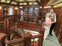 Cruise Queen Elizabeth QE Library