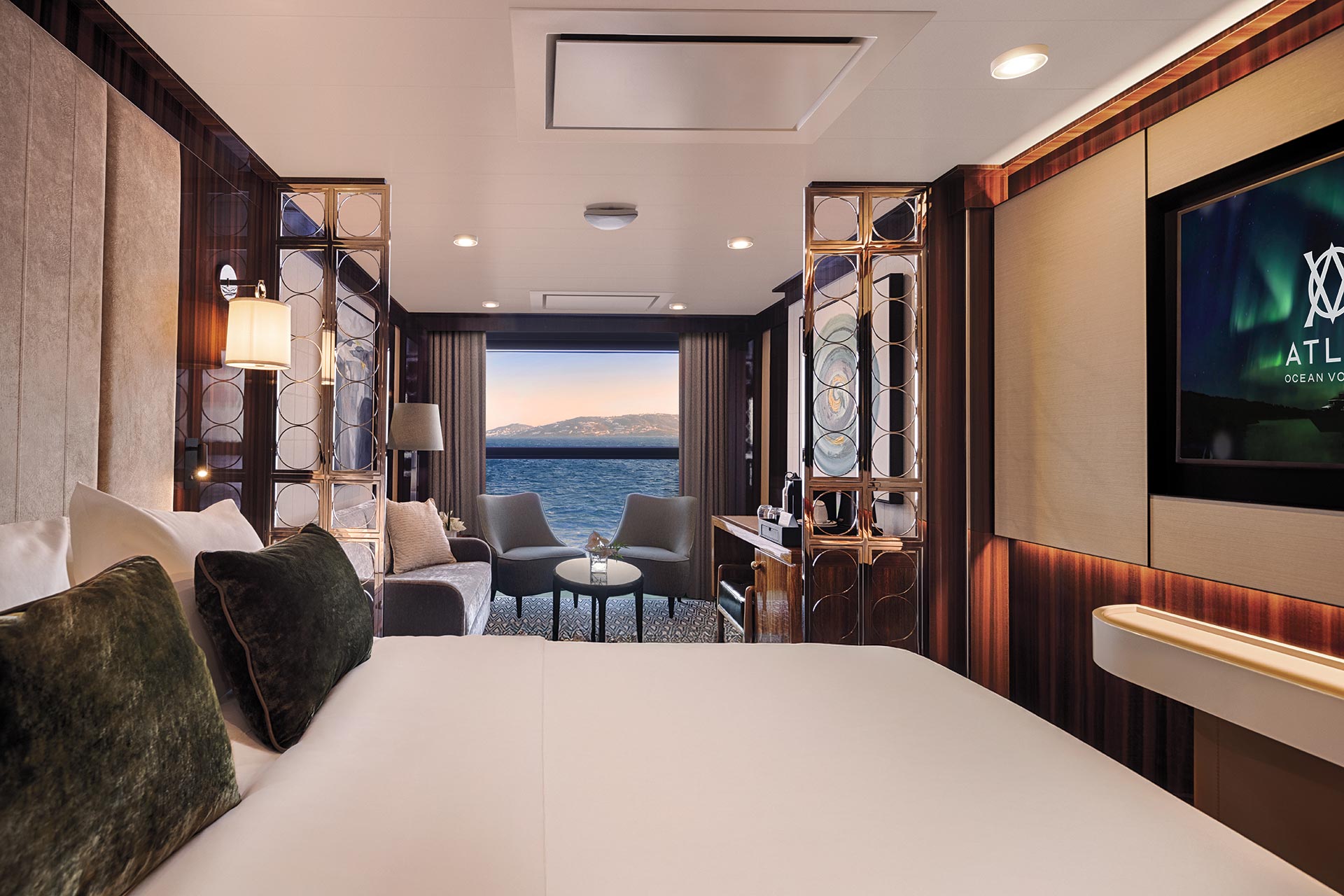 Horizon Suite aboard World Navigator