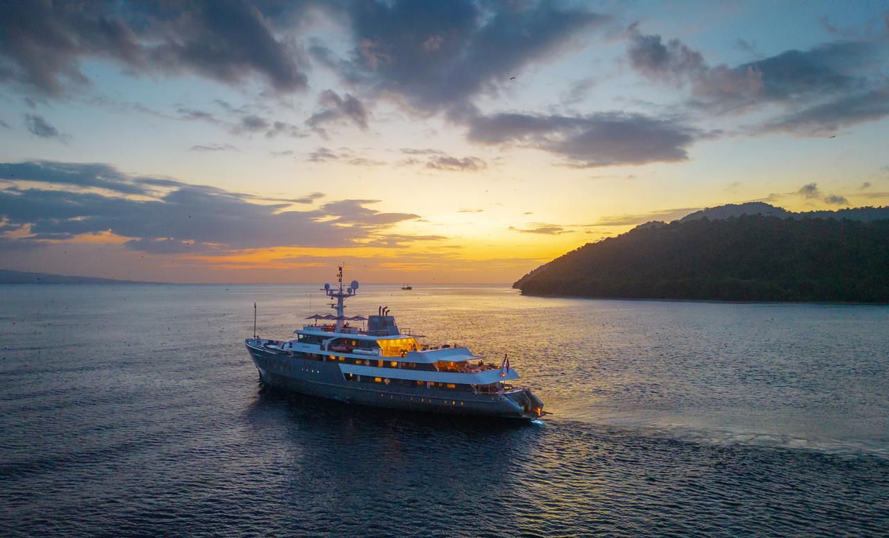 Aqua Blu explorer yacht at sea