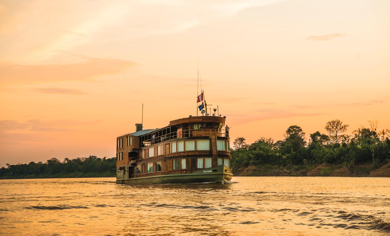 Delfin II cruising the Amazon