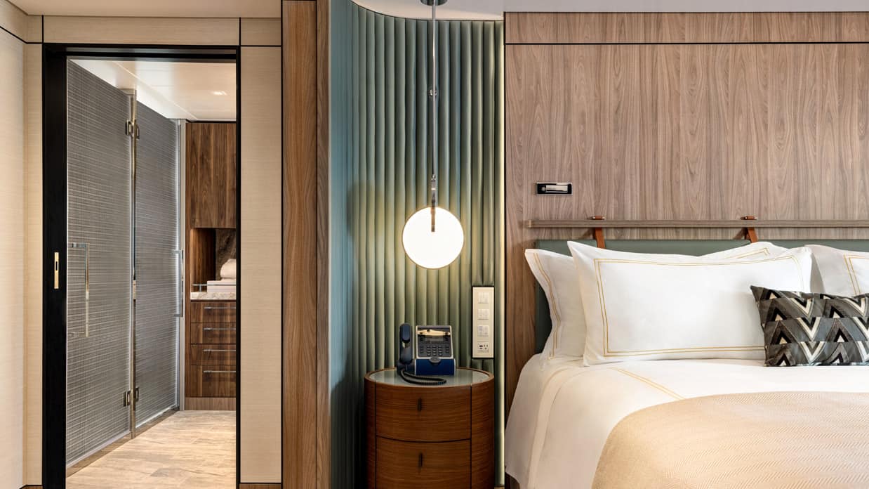 Oceania Allura Vista Suite accommodation
