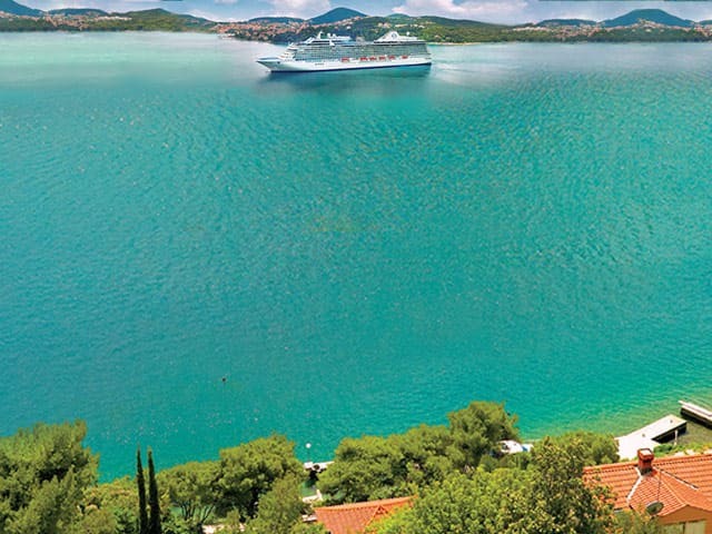 Oceania Marina elegant premium cruise ship with Deluxe Cruises