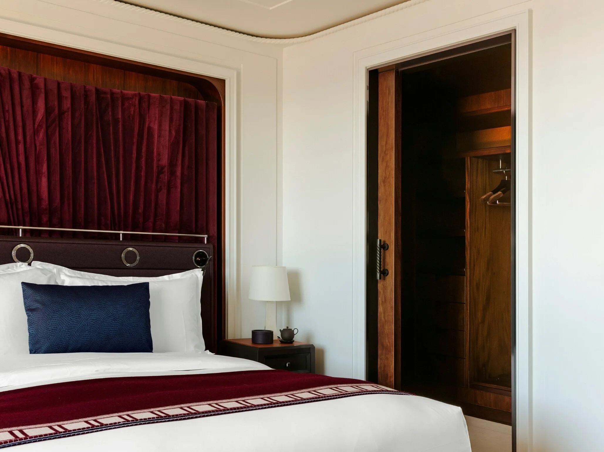 Suite Terrasse interior and private sea-view terrace