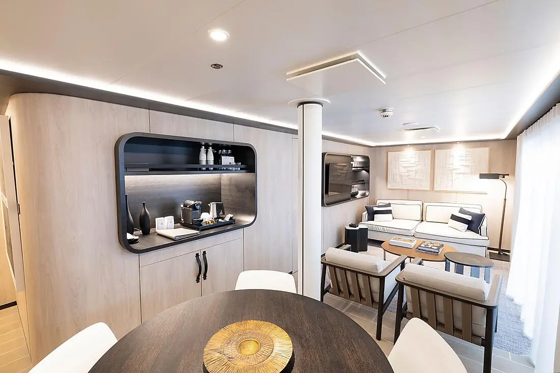 Owner's Suite in the Three-masted sailing yacht accommodation range