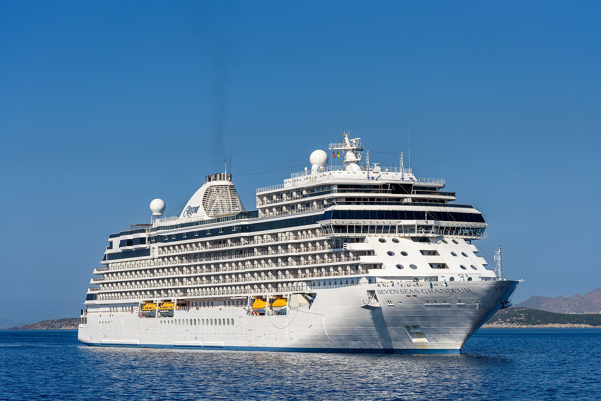 Seven Seas Grandeur sailing at sea for Regent Seven Seas Cruises