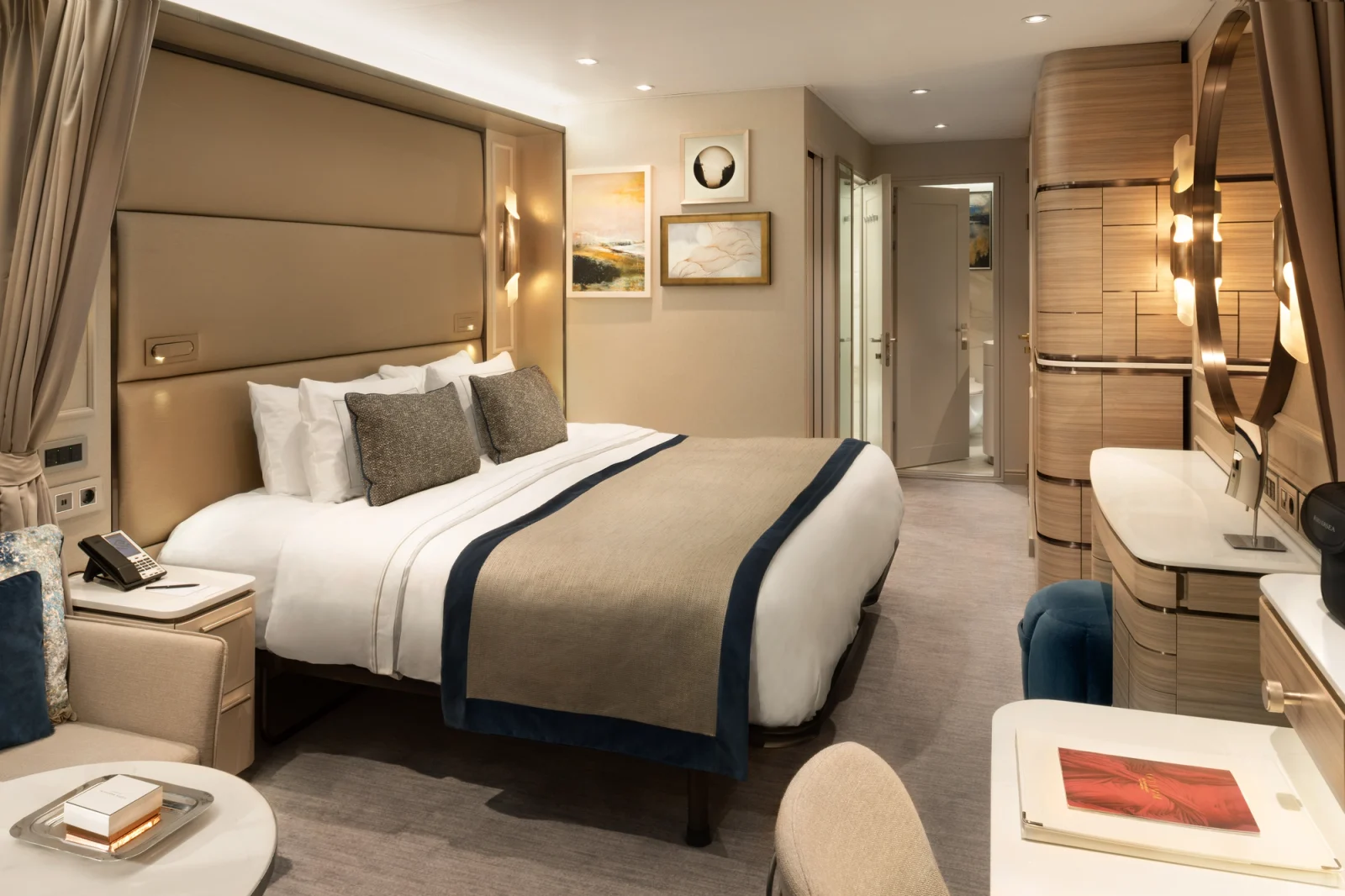 Silver Endeavour Deluxe Veranda Suite accommodation
