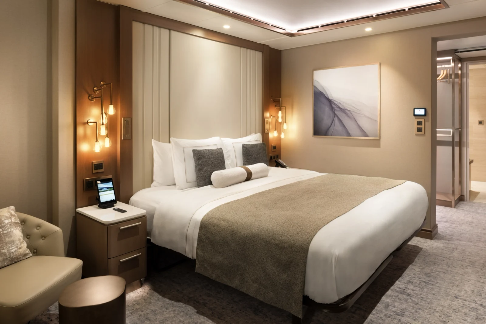 Silver Endeavour Signature Suite accommodation
