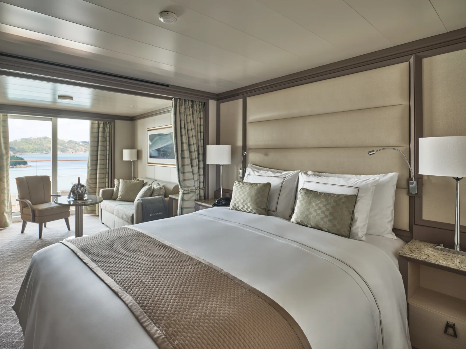 Silver Moon Deluxe Veranda Suite accommodation