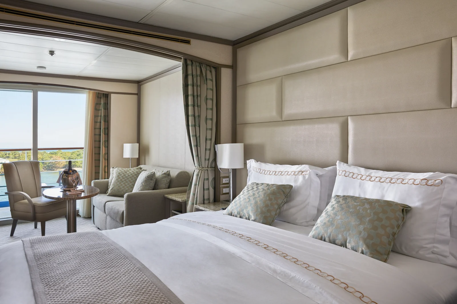 Silver Shadow Classic Veranda Suite accommodation