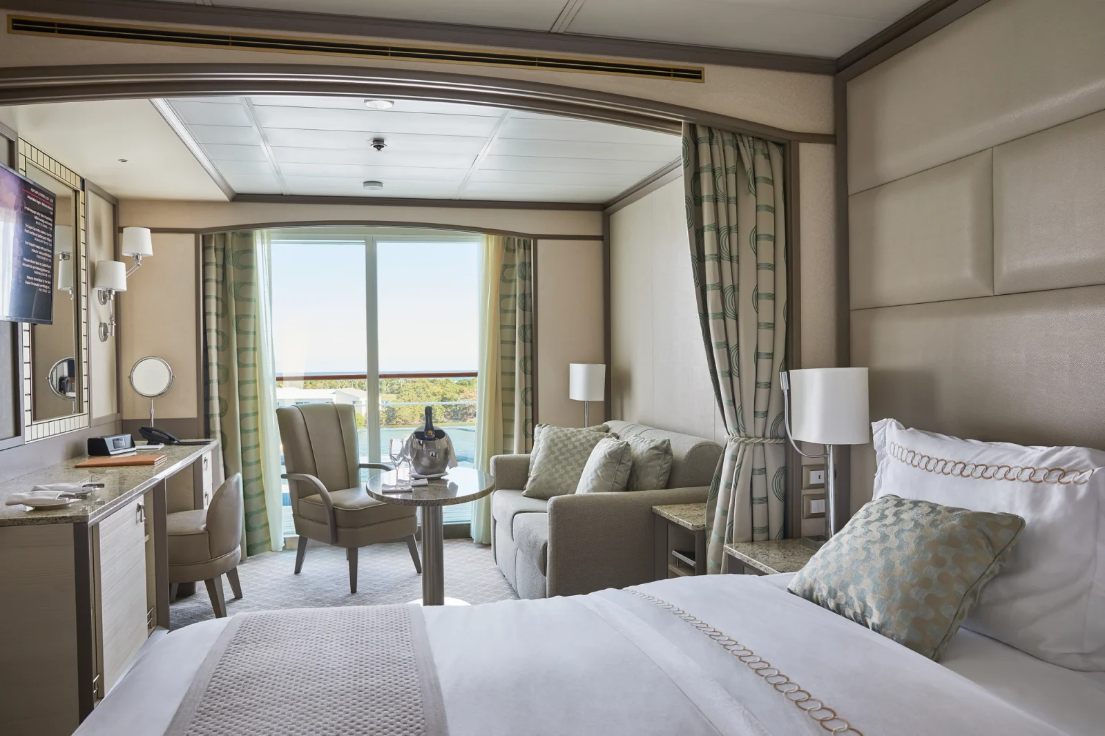 Silver Shadow Superior Veranda Suite accommodation