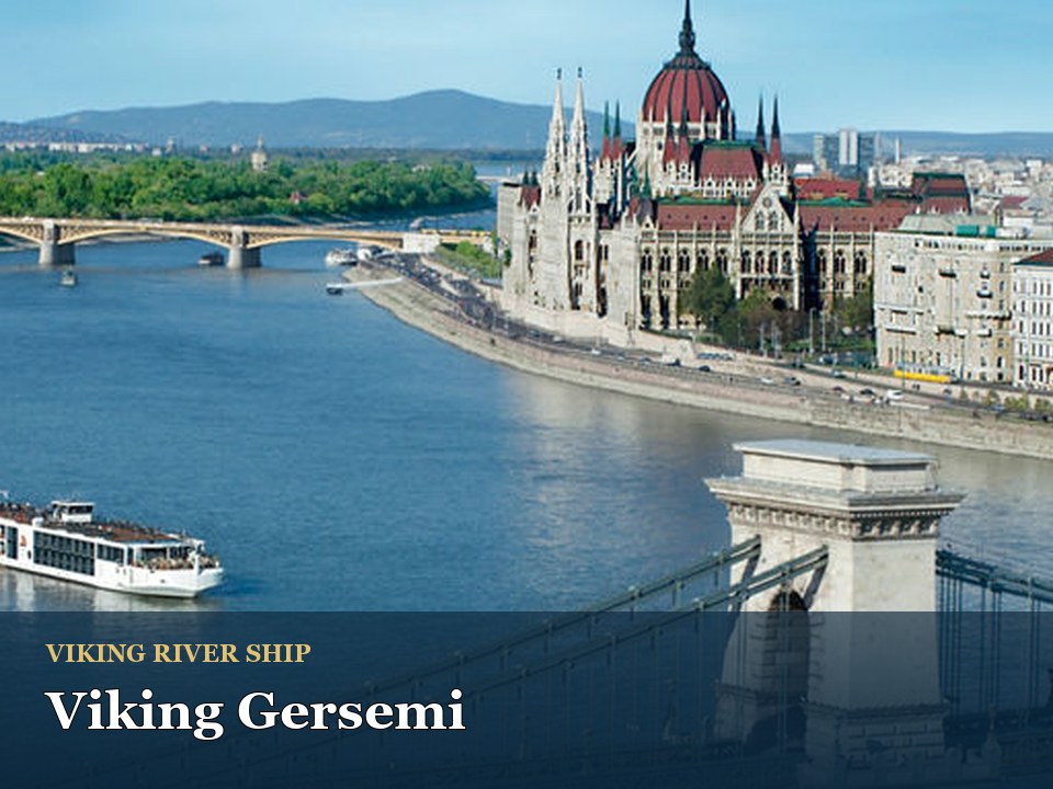 Viking Gersemi cruise ship — Scenic view of Budapest with Parliament and Danube