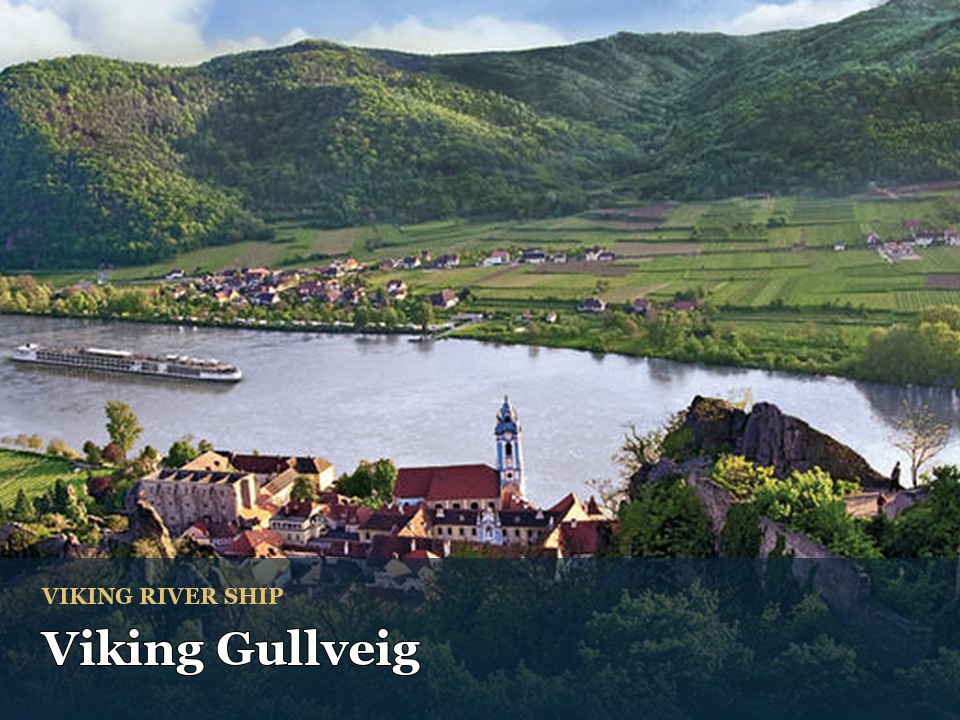 Viking Gullveig cruise ship — Scenic view of Wachau Valley landscape
