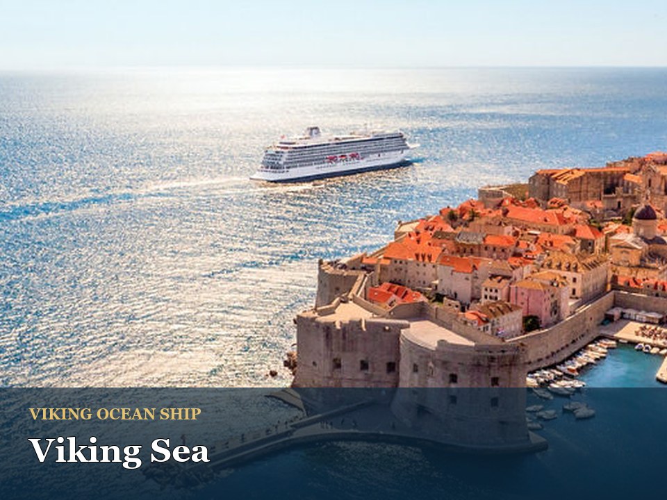 Viking Sea cruise ship — Scenic Dubrovnik coastline with cruise ship
